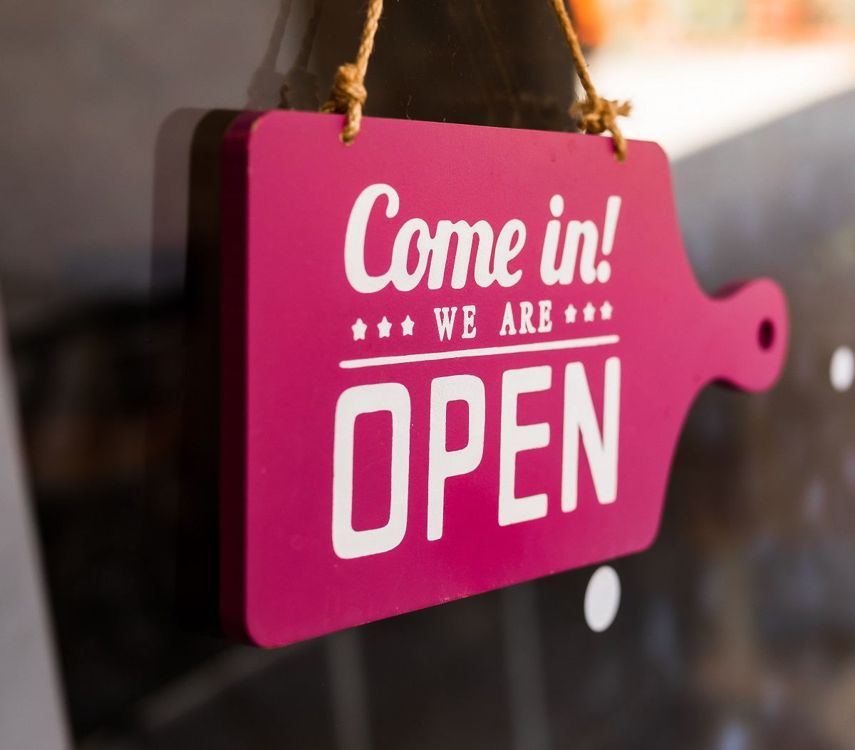 pink 'come in! we're open' signage